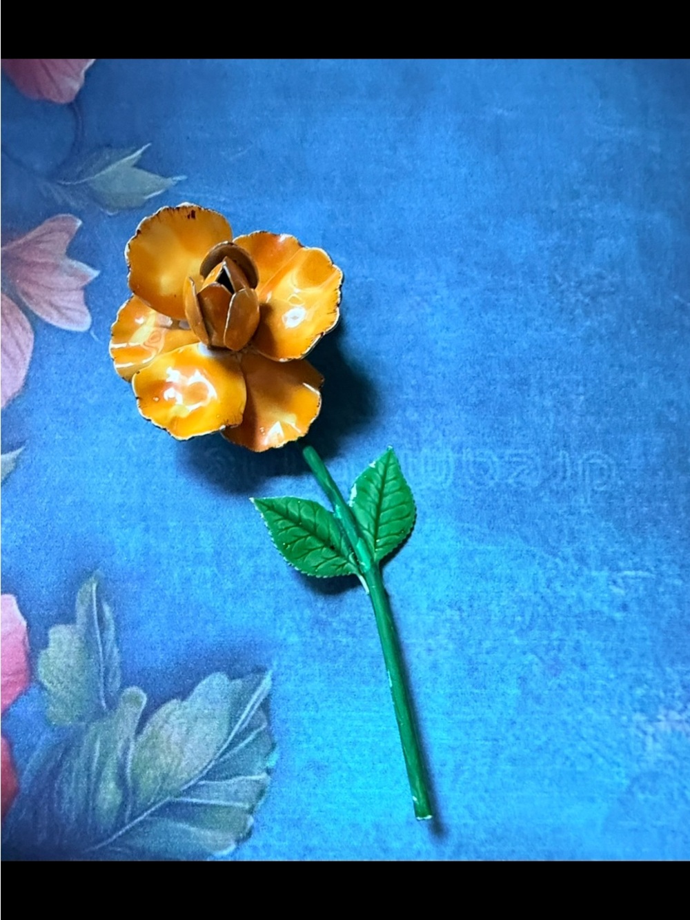 Handcrafted Yellow Metal Brooch.